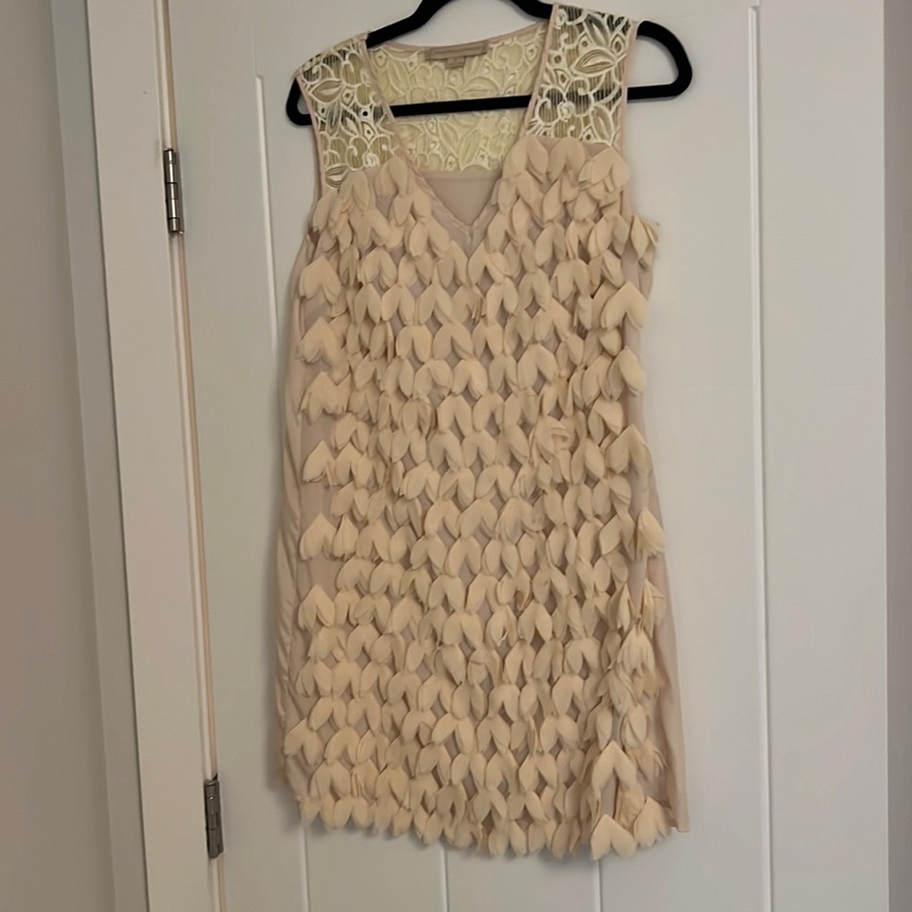 Beautiful cream flower & lace detail dress. Size 6